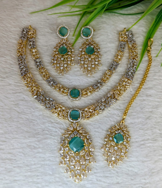 Azra Necklace Set