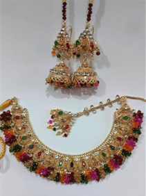 Hajra Necklace Set